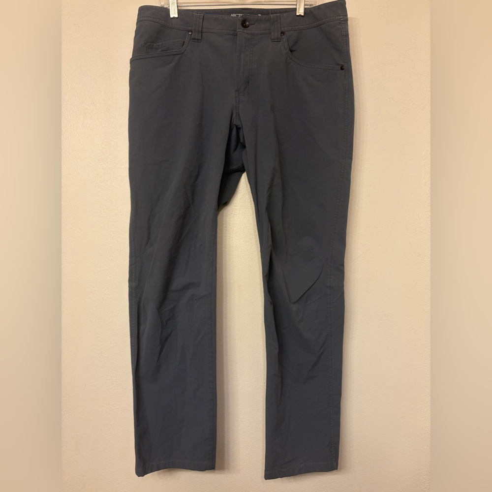 Arc'teryx Men’s Levon Blue/Gray 5 Pocket Stretch Performance Chino Pants 36